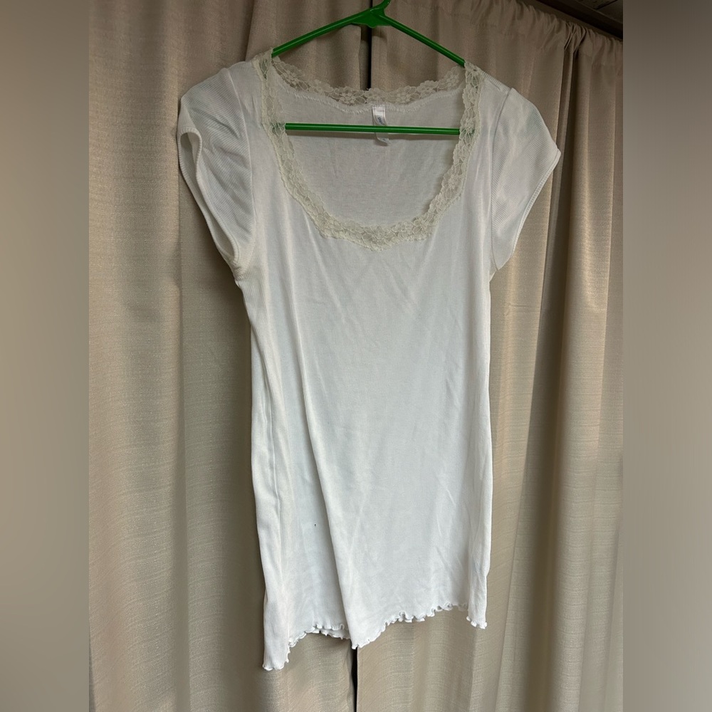 GapBody white t-shirt with lace top